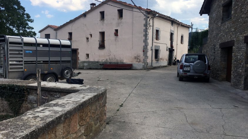 Es remodelarà íntegrament la plaça de Matamala, a Les Llosses