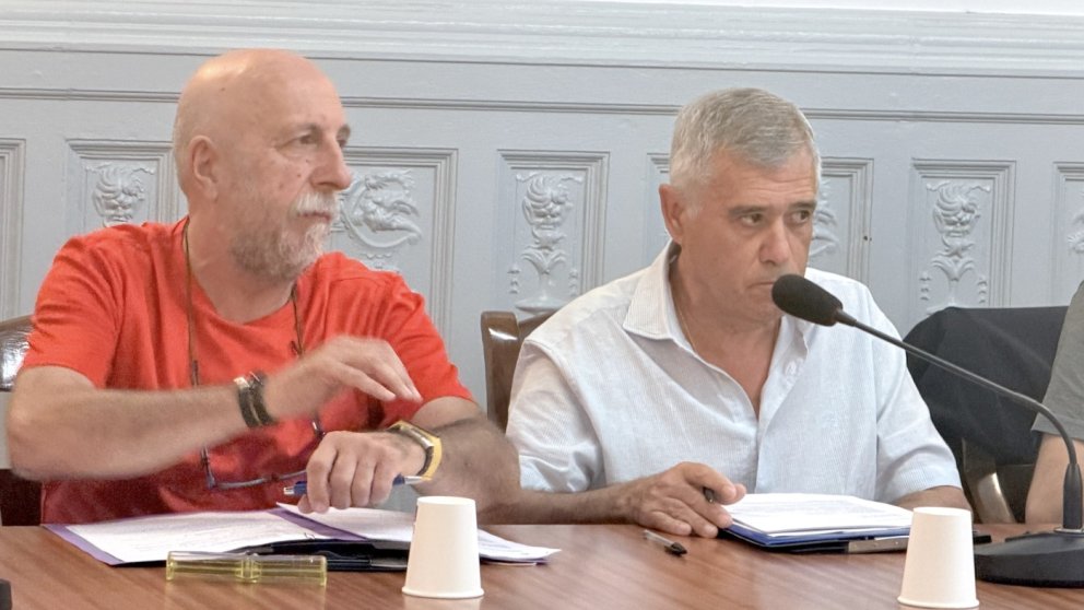 Paco Morillo i Jorge Iglesias ja són regidors del PSC a Ripoll, en un ple marcat per la tibantor