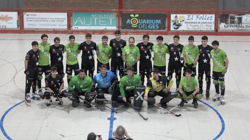 Els jugadors de l'HC Ripoll i la selecció catalana, a la pista