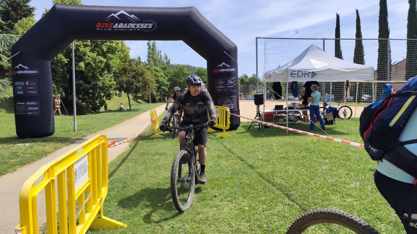 Un dels participants de la BTT Cavallera, a l'arribada