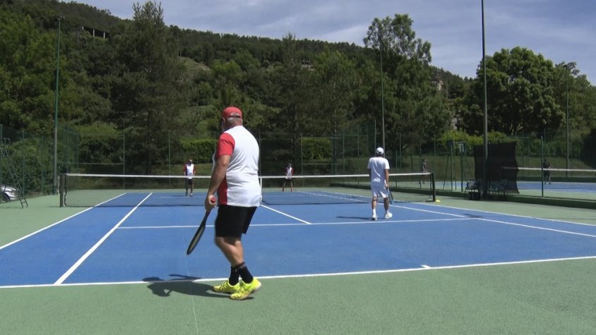 Un partit de tennis a l'AER