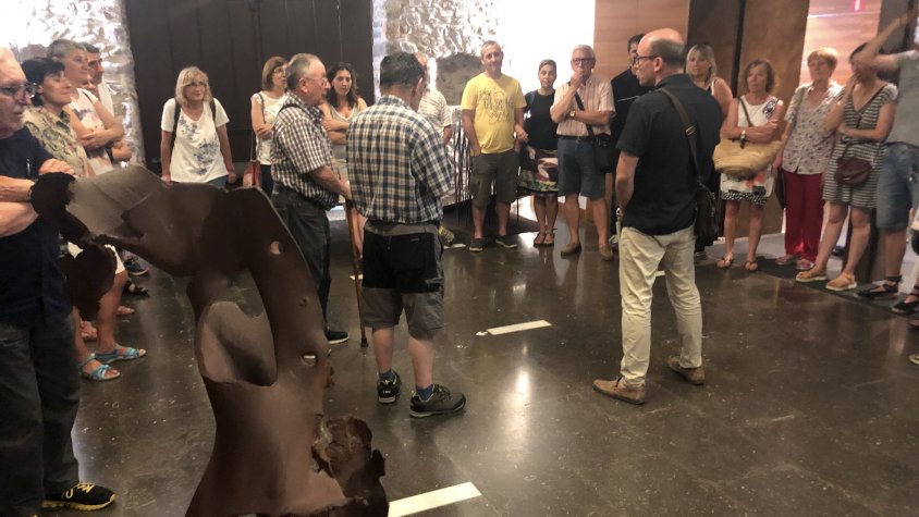 Aquesta llanta del camió de trilita és un dels vestigis de la Guerra Civil a Ripoll